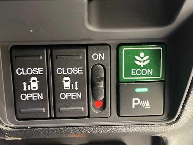 ホンダ オデッセイ ハイブリッド e:HEVアブソルート EX 宮城県 2021(令3)年 5.5万km プラチナホワイトパール ホンダセンシング/・衝突軽減ブレーキ/・誤発進抑制機能/・路外逸脱抑制機能/・レーンキープアシストシステム/・アダプティブ・クルーズ・コントロール/・先行者発進お知らせ機能/・標識認識機能/・ブラインドスポットインフォメーション/純正ナビ（VXU-217DYi）/・全方位カメラ/・Bluetooth/CD/DVD/フルセグTV/HDMI/・前後ドライブレコーダー/・ETC2.0/フリップダウンモニター/両側パワースライドドア/電動リアゲート/アイドリングストップ/デジタルインナーミラー/電子パーキング/・オートブレーキホールド/前後コーナーセンサー/革巻きステアリング/・ステアリングリモコン/プッシュスタート/・スマートキー/シートカバー/・パワーシート（運転席/助手席）/・シートヒーター（運転席/助手席）/・オットマン（2列目）/LEDヘッドライト/・オートライト/・フォグランプ/純正アルミホイール/純正フロアマット/ドアバイザー