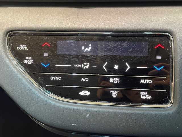 ホンダ オデッセイ ハイブリッド e:HEVアブソルート EX 宮城県 2021(令3)年 5.5万km プラチナホワイトパール ホンダセンシング/・衝突軽減ブレーキ/・誤発進抑制機能/・路外逸脱抑制機能/・レーンキープアシストシステム/・アダプティブ・クルーズ・コントロール/・先行者発進お知らせ機能/・標識認識機能/・ブラインドスポットインフォメーション/純正ナビ（VXU-217DYi）/・全方位カメラ/・Bluetooth/CD/DVD/フルセグTV/HDMI/・前後ドライブレコーダー/・ETC2.0/フリップダウンモニター/両側パワースライドドア/電動リアゲート/アイドリングストップ/デジタルインナーミラー/電子パーキング/・オートブレーキホールド/前後コーナーセンサー/革巻きステアリング/・ステアリングリモコン/プッシュスタート/・スマートキー/シートカバー/・パワーシート（運転席/助手席）/・シートヒーター（運転席/助手席）/・オットマン（2列目）/LEDヘッドライト/・オートライト/・フォグランプ/純正アルミホイール/純正フロアマット/ドアバイザー