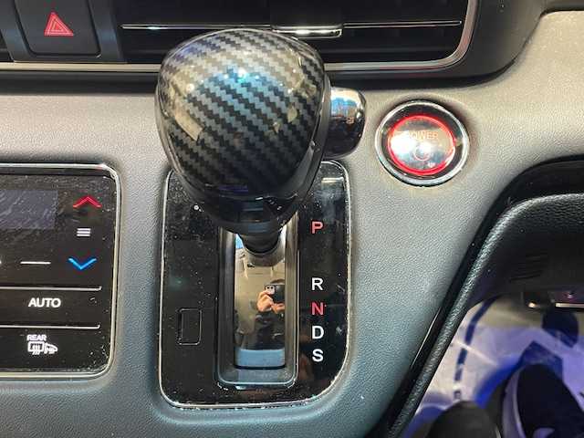 ホンダ オデッセイ ハイブリッド e:HEVアブソルート EX 宮城県 2021(令3)年 5.5万km プラチナホワイトパール ホンダセンシング/・衝突軽減ブレーキ/・誤発進抑制機能/・路外逸脱抑制機能/・レーンキープアシストシステム/・アダプティブ・クルーズ・コントロール/・先行者発進お知らせ機能/・標識認識機能/・ブラインドスポットインフォメーション/純正ナビ（VXU-217DYi）/・全方位カメラ/・Bluetooth/CD/DVD/フルセグTV/HDMI/・前後ドライブレコーダー/・ETC2.0/フリップダウンモニター/両側パワースライドドア/電動リアゲート/アイドリングストップ/デジタルインナーミラー/電子パーキング/・オートブレーキホールド/前後コーナーセンサー/革巻きステアリング/・ステアリングリモコン/プッシュスタート/・スマートキー/シートカバー/・パワーシート（運転席/助手席）/・シートヒーター（運転席/助手席）/・オットマン（2列目）/LEDヘッドライト/・オートライト/・フォグランプ/純正アルミホイール/純正フロアマット/ドアバイザー