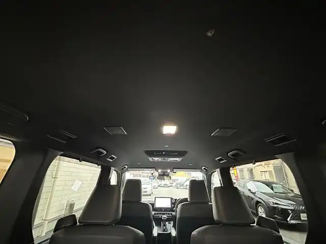 トヨタ ヴォクシー ハイブリッド S－Z 愛知県 2022(令4)年 4.9万km アティチュードブラックマイカ ワンオーナー/ディスプレイオーディオプラス〈MOP〉/・10.5インチディスプレイ／車載メモリナビ/・DVD／Bluetooth／地デジTV/・USB／HDMI／Apple Car Play／Android Auto/・ビルトインETC2.0/プロジェクター式LEDヘッドライト〈MOP〉/両側パワースライドドア/純正14.1型有機ELフリップダウンモニター/合皮＆ファブリックコンビシート/前席シートヒーター/2列目アームレスト付キャプテンシート/・充電用USBタイプC端子付折畳式サイドテーブル/社外16インチAW〈純正16インチAW積込〉/TOYOTA SAFETY SENSE/・プリクラッシュセーフティ/・レーントレーシングアシスト/・レーンディパーチャーアラート/・レーダークルーズコントロール/・オートマチックハイビーム/・ロードサインアシスト/・プロアクティブドライビングアシスト/ブラインドスポットモニター〈MOP〉/・安心降車アシスト/・アドバンスドドライブ/・フロントクロストラフィックアラート/・レーンチェンジアシスト/前後方パーキングサポートブレーキ/スマートキー