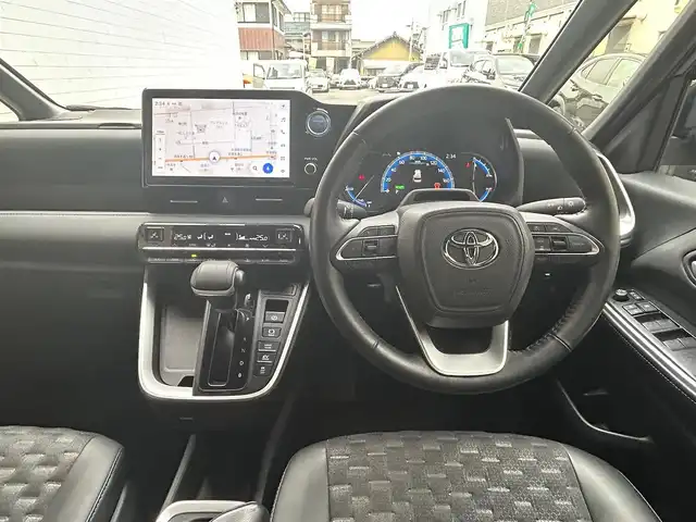 トヨタ ヴォクシー ハイブリッド S－Z 愛知県 2022(令4)年 4.9万km アティチュードブラックマイカ ワンオーナー/ディスプレイオーディオプラス〈MOP〉/・10.5インチディスプレイ／車載メモリナビ/・DVD／Bluetooth／地デジTV/・USB／HDMI／Apple Car Play／Android Auto/・ビルトインETC2.0/プロジェクター式LEDヘッドライト〈MOP〉/両側パワースライドドア/純正14.1型有機ELフリップダウンモニター/合皮＆ファブリックコンビシート/前席シートヒーター/2列目アームレスト付キャプテンシート/・充電用USBタイプC端子付折畳式サイドテーブル/社外16インチAW〈純正16インチAW積込〉/TOYOTA SAFETY SENSE/・プリクラッシュセーフティ/・レーントレーシングアシスト/・レーンディパーチャーアラート/・レーダークルーズコントロール/・オートマチックハイビーム/・ロードサインアシスト/・プロアクティブドライビングアシスト/ブラインドスポットモニター〈MOP〉/・安心降車アシスト/・アドバンスドドライブ/・フロントクロストラフィックアラート/・レーンチェンジアシスト/前後方パーキングサポートブレーキ/スマートキー