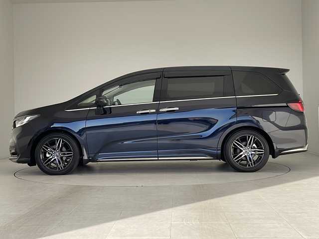ホンダ オデッセイ ハイブリッド e:HEVアブソルート EX 福岡県 2022(令4)年 1.3万km プレミアムヴィーナスブラックP 衝突軽減システム/純正ナビ/全方位カメラ/両側パワースライドドア/クルーズコントロール/シートヒーター/フルセグ/CD DVD/Bluetooth/バックカメラ/電動リアゲート/パワーシート/コーナーセンサー/純正アルミホイール/ＥＴＣ２．０/ブラインドスポットモニター/LEDヘッドライト/リアオートエアコン/ドライブレコーダー/ステアリングスイッチ/スマートキー/プッシュスタート