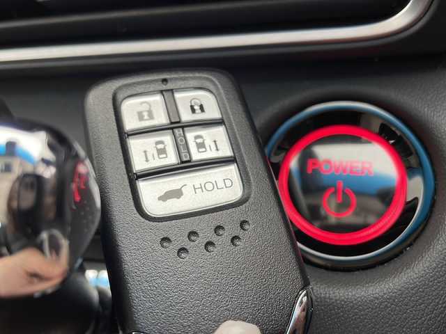 ホンダ オデッセイ ハイブリッド e:HEVアブソルート EX 福岡県 2022(令4)年 1.3万km プレミアムヴィーナスブラックP 衝突軽減システム/純正ナビ/全方位カメラ/両側パワースライドドア/クルーズコントロール/シートヒーター/フルセグ/CD DVD/Bluetooth/バックカメラ/電動リアゲート/パワーシート/コーナーセンサー/純正アルミホイール/ＥＴＣ２．０/ブラインドスポットモニター/LEDヘッドライト/リアオートエアコン/ドライブレコーダー/ステアリングスイッチ/スマートキー/プッシュスタート