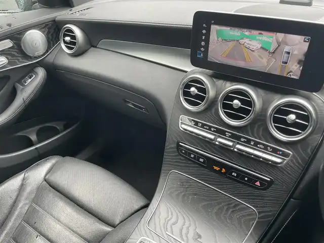 メルセデス・ベンツ ＧＬＣ３５０ｅ 4マチック クーペ AMGライン 東京都 2020(令2)年 5.4万km セレナイトグレー ○ワンオーナー/○純正メーカーナビ/○革シート/○サンルーフ/○全方位カメラ/○ドライブレコーダー/○パドルシフト/○ステアリングスイッチ/○ACC/○LKA/○BSM/○アクティブステリングアシスト/○HUD/○前席3wayメモリーシート/○全席シートヒーター/○前席エアーシート/○ブルメスターサウンドシステム/○社外20インチアルミホイール/○保証書/○取扱説明書/○スペアキー