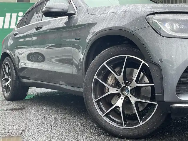 メルセデス・ベンツ ＧＬＣ３５０ｅ 4マチック クーペ AMGライン 東京都 2020(令2)年 5.4万km セレナイトグレー ○ワンオーナー/○純正メーカーナビ/○革シート/○サンルーフ/○全方位カメラ/○ドライブレコーダー/○パドルシフト/○ステアリングスイッチ/○ACC/○LKA/○BSM/○アクティブステリングアシスト/○HUD/○前席3wayメモリーシート/○全席シートヒーター/○前席エアーシート/○ブルメスターサウンドシステム/○社外20インチアルミホイール/○保証書/○取扱説明書/○スペアキー