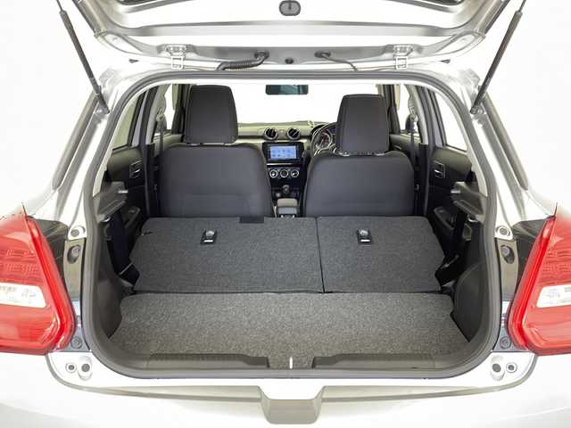 スズキ スイフト HYBRID RS 愛知県 2017(平29)年 4.5万km プレミアムシルバーメタリック 衝突軽減システム/SDナビ/クルーズコントロール/シートヒーター/フルセグ/CD/Bluetooth/バックカメラ/純正アルミホイール/LEDヘッドライト/パドルシフト/オートマチックハイビーム/ドライブレコーダー/ETC/ステアリングスイッチ/スマートキー/プッシュスタート