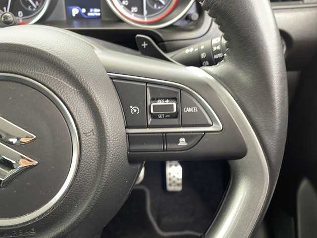 スズキ スイフト HYBRID RS 愛知県 2017(平29)年 4.5万km プレミアムシルバーメタリック 衝突軽減システム/SDナビ/クルーズコントロール/シートヒーター/フルセグ/CD/Bluetooth/バックカメラ/純正アルミホイール/LEDヘッドライト/パドルシフト/オートマチックハイビーム/ドライブレコーダー/ETC/ステアリングスイッチ/スマートキー/プッシュスタート
