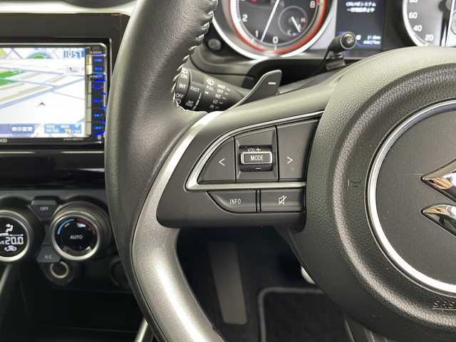スズキ スイフト HYBRID RS 愛知県 2017(平29)年 4.5万km プレミアムシルバーメタリック 衝突軽減システム/SDナビ/クルーズコントロール/シートヒーター/フルセグ/CD/Bluetooth/バックカメラ/純正アルミホイール/LEDヘッドライト/パドルシフト/オートマチックハイビーム/ドライブレコーダー/ETC/ステアリングスイッチ/スマートキー/プッシュスタート