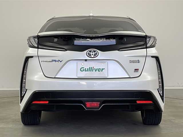 トヨタ プリウス ＰＨＶ Sナビパッケージ・GRスポーツ 新潟県 2018(平30)年 7万km ホワイトパールクリスタルシャイン 純正アルパイン9インチナビ　CD・DVD・Bluetooth/JBLサラウンドシステム/LEDライト/両側シートヒーター/レーダークルーズコントロール/ETC/バックカメラ/純正18インチホイール/トヨタセーフティセンス