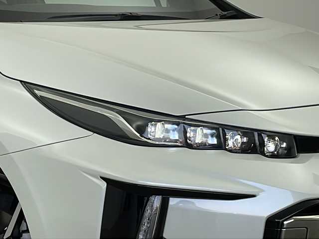 トヨタ プリウス ＰＨＶ Sナビパッケージ・GRスポーツ 新潟県 2018(平30)年 7万km ホワイトパールクリスタルシャイン 純正アルパイン9インチナビ　CD・DVD・Bluetooth/JBLサラウンドシステム/LEDライト/両側シートヒーター/レーダークルーズコントロール/ETC/バックカメラ/純正18インチホイール/トヨタセーフティセンス