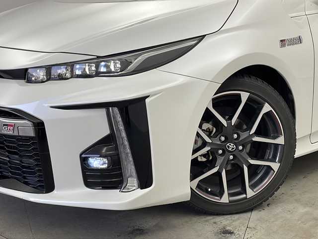 トヨタ プリウス ＰＨＶ Sナビパッケージ・GRスポーツ 新潟県 2018(平30)年 7万km ホワイトパールクリスタルシャイン 純正アルパイン9インチナビ　CD・DVD・Bluetooth/JBLサラウンドシステム/LEDライト/両側シートヒーター/レーダークルーズコントロール/ETC/バックカメラ/純正18インチホイール/トヨタセーフティセンス