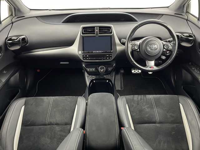 トヨタ プリウス ＰＨＶ Sナビパッケージ・GRスポーツ 新潟県 2018(平30)年 7万km ホワイトパールクリスタルシャイン 純正アルパイン9インチナビ　CD・DVD・Bluetooth/JBLサラウンドシステム/LEDライト/両側シートヒーター/レーダークルーズコントロール/ETC/バックカメラ/純正18インチホイール/トヨタセーフティセンス