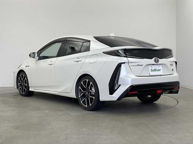 トヨタ プリウス ＰＨＶ Sナビパッケージ・GRスポーツ 新潟県 2018(平30)年 7万km ホワイトパールクリスタルシャイン 純正アルパイン9インチナビ　CD・DVD・Bluetooth/JBLサラウンドシステム/LEDライト/両側シートヒーター/レーダークルーズコントロール/ETC/バックカメラ/純正18インチホイール/トヨタセーフティセンス