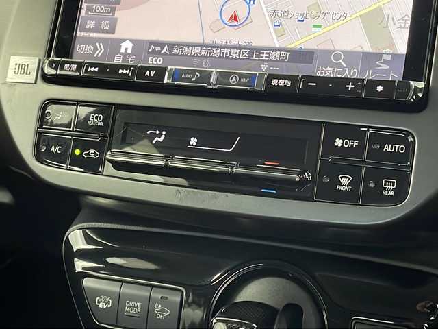 トヨタ プリウス ＰＨＶ Sナビパッケージ・GRスポーツ 新潟県 2018(平30)年 7万km ホワイトパールクリスタルシャイン 純正アルパイン9インチナビ　CD・DVD・Bluetooth/JBLサラウンドシステム/LEDライト/両側シートヒーター/レーダークルーズコントロール/ETC/バックカメラ/純正18インチホイール/トヨタセーフティセンス