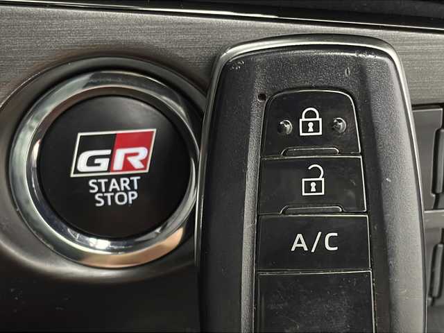 トヨタ プリウス ＰＨＶ Sナビパッケージ・GRスポーツ 新潟県 2018(平30)年 7万km ホワイトパールクリスタルシャイン 純正アルパイン9インチナビ　CD・DVD・Bluetooth/JBLサラウンドシステム/LEDライト/両側シートヒーター/レーダークルーズコントロール/ETC/バックカメラ/純正18インチホイール/トヨタセーフティセンス