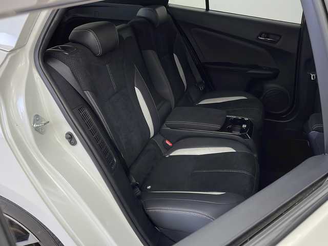 トヨタ プリウス ＰＨＶ Sナビパッケージ・GRスポーツ 新潟県 2018(平30)年 7万km ホワイトパールクリスタルシャイン 純正アルパイン9インチナビ　CD・DVD・Bluetooth/JBLサラウンドシステム/LEDライト/両側シートヒーター/レーダークルーズコントロール/ETC/バックカメラ/純正18インチホイール/トヨタセーフティセンス