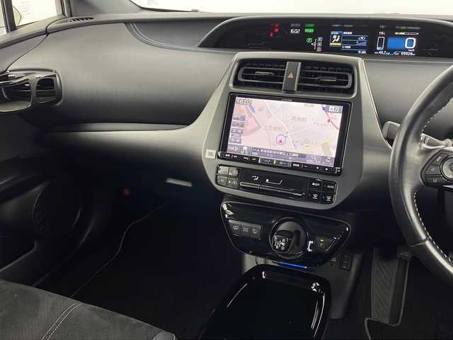 トヨタ プリウス ＰＨＶ Sナビパッケージ・GRスポーツ 新潟県 2018(平30)年 7万km ホワイトパールクリスタルシャイン 純正アルパイン9インチナビ　CD・DVD・Bluetooth/JBLサラウンドシステム/LEDライト/両側シートヒーター/レーダークルーズコントロール/ETC/バックカメラ/純正18インチホイール/トヨタセーフティセンス
