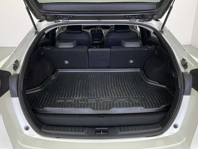 トヨタ プリウス ＰＨＶ Sナビパッケージ・GRスポーツ 新潟県 2018(平30)年 7万km ホワイトパールクリスタルシャイン 純正アルパイン9インチナビ　CD・DVD・Bluetooth/JBLサラウンドシステム/LEDライト/両側シートヒーター/レーダークルーズコントロール/ETC/バックカメラ/純正18インチホイール/トヨタセーフティセンス