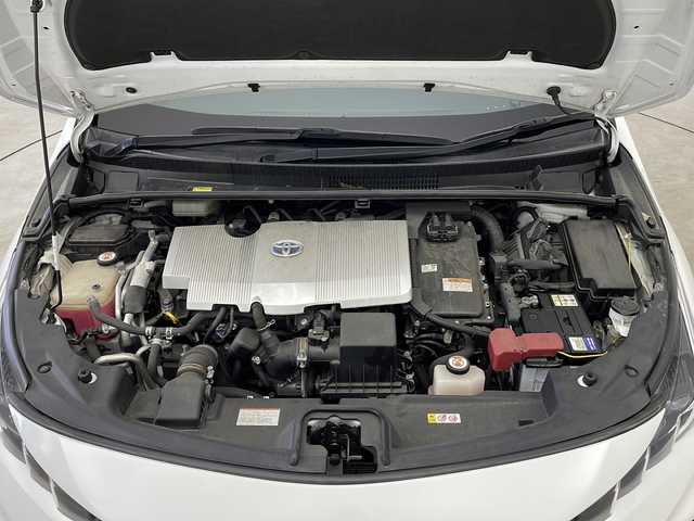 トヨタ プリウス ＰＨＶ Sナビパッケージ・GRスポーツ 新潟県 2018(平30)年 7万km ホワイトパールクリスタルシャイン 純正アルパイン9インチナビ　CD・DVD・Bluetooth/JBLサラウンドシステム/LEDライト/両側シートヒーター/レーダークルーズコントロール/ETC/バックカメラ/純正18インチホイール/トヨタセーフティセンス