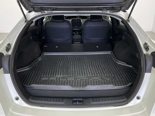 トヨタ プリウス ＰＨＶ Sナビパッケージ・GRスポーツ 新潟県 2018(平30)年 7万km ホワイトパールクリスタルシャイン 純正アルパイン9インチナビ　CD・DVD・Bluetooth/JBLサラウンドシステム/LEDライト/両側シートヒーター/レーダークルーズコントロール/ETC/バックカメラ/純正18インチホイール/トヨタセーフティセンス