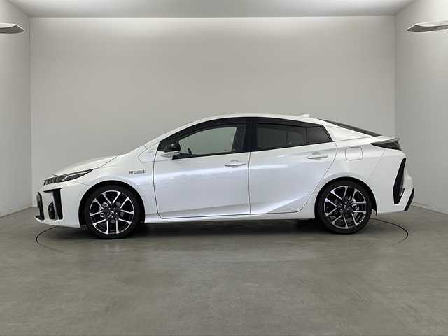 トヨタ プリウス ＰＨＶ Sナビパッケージ・GRスポーツ 埼玉県 2018(平30)年 7万km ホワイトパールクリスタルシャイン 純正アルパイン9インチナビ　CD・DVD・Bluetooth/JBLサラウンドシステム/LEDライト/両側シートヒーター/レーダークルーズコントロール/ETC/バックカメラ/純正18インチホイール/トヨタセーフティセンス