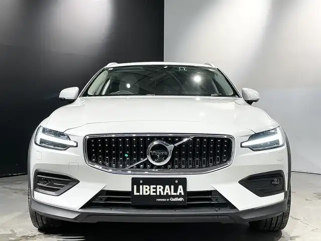 ボルボ Ｖ６０ クロスカントリー B5 AWD 道央・札幌 2021(令3)年 3.1万km クリスタルホワイトP パワーシートパッケージ/クライメートパッケージ/CitySafety/オンカミングレーンミティゲーション/レーンキーピングエイド/ロードサインインフォメーション/ステアリングアシスト付BLIS/クロストラフィックアラート/パイロットアシスト/全車速追従機能付ACC/フルアクティブハイビーム/360°ビューカメラ/ブレーキオートホールド機能/パークアシストパイロット/12.3インチデジタル液晶ドライバーディスプレイ/8ウェイパワーシート(D/N)/シートヒーター(全席)/本革巻/シルクメタルステアリングホイール/本革巻シフトノブ/ステアリングホイールヒーター/4ゾーンフルオートマチックエアコンディショナー/パワーテールゲート(ハンズフリー機構付)/アンビエントライト/純正ドライブレコーダー/タッチスクリーン式センターディスプレイ/AppleCarPlay/AndroidAuto/Spotify/TVチューナー/ワイヤレスチャージング/スマートキー/スペアキー