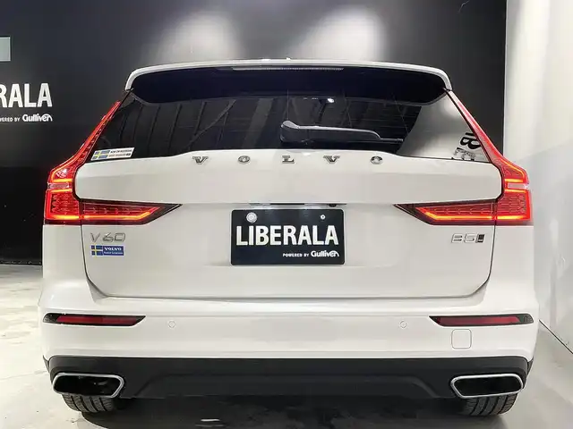 ボルボ Ｖ６０ クロスカントリー B5 AWD 道央・札幌 2021(令3)年 3.1万km クリスタルホワイトP パワーシートパッケージ/クライメートパッケージ/CitySafety/オンカミングレーンミティゲーション/レーンキーピングエイド/ロードサインインフォメーション/ステアリングアシスト付BLIS/クロストラフィックアラート/パイロットアシスト/全車速追従機能付ACC/フルアクティブハイビーム/360°ビューカメラ/ブレーキオートホールド機能/パークアシストパイロット/12.3インチデジタル液晶ドライバーディスプレイ/8ウェイパワーシート(D/N)/シートヒーター(全席)/本革巻/シルクメタルステアリングホイール/本革巻シフトノブ/ステアリングホイールヒーター/4ゾーンフルオートマチックエアコンディショナー/パワーテールゲート(ハンズフリー機構付)/アンビエントライト/純正ドライブレコーダー/タッチスクリーン式センターディスプレイ/AppleCarPlay/AndroidAuto/Spotify/TVチューナー/ワイヤレスチャージング/スマートキー/スペアキー