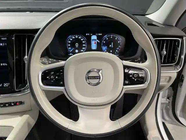 ボルボ Ｖ６０ クロスカントリー B5 AWD 道央・札幌 2021(令3)年 3.1万km クリスタルホワイトP パワーシートパッケージ/クライメートパッケージ/CitySafety/オンカミングレーンミティゲーション/レーンキーピングエイド/ロードサインインフォメーション/ステアリングアシスト付BLIS/クロストラフィックアラート/パイロットアシスト/全車速追従機能付ACC/フルアクティブハイビーム/360°ビューカメラ/ブレーキオートホールド機能/パークアシストパイロット/12.3インチデジタル液晶ドライバーディスプレイ/8ウェイパワーシート(D/N)/シートヒーター(全席)/本革巻/シルクメタルステアリングホイール/本革巻シフトノブ/ステアリングホイールヒーター/4ゾーンフルオートマチックエアコンディショナー/パワーテールゲート(ハンズフリー機構付)/アンビエントライト/純正ドライブレコーダー/タッチスクリーン式センターディスプレイ/AppleCarPlay/AndroidAuto/Spotify/TVチューナー/ワイヤレスチャージング/スマートキー/スペアキー