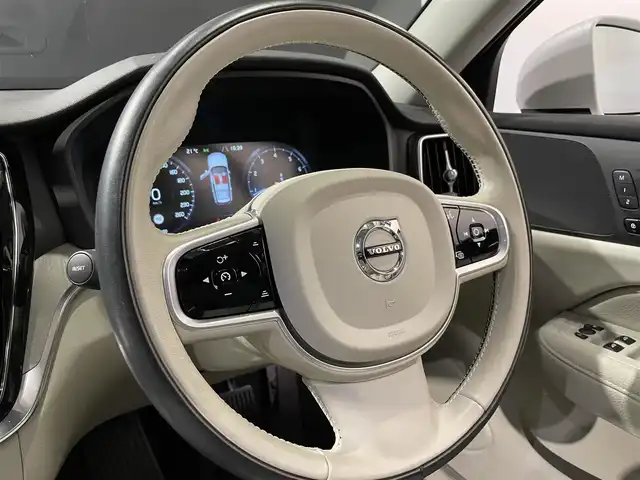 ボルボ Ｖ６０ クロスカントリー B5 AWD 道央・札幌 2021(令3)年 3.1万km クリスタルホワイトP パワーシートパッケージ/クライメートパッケージ/CitySafety/オンカミングレーンミティゲーション/レーンキーピングエイド/ロードサインインフォメーション/ステアリングアシスト付BLIS/クロストラフィックアラート/パイロットアシスト/全車速追従機能付ACC/フルアクティブハイビーム/360°ビューカメラ/ブレーキオートホールド機能/パークアシストパイロット/12.3インチデジタル液晶ドライバーディスプレイ/8ウェイパワーシート(D/N)/シートヒーター(全席)/本革巻/シルクメタルステアリングホイール/本革巻シフトノブ/ステアリングホイールヒーター/4ゾーンフルオートマチックエアコンディショナー/パワーテールゲート(ハンズフリー機構付)/アンビエントライト/純正ドライブレコーダー/タッチスクリーン式センターディスプレイ/AppleCarPlay/AndroidAuto/Spotify/TVチューナー/ワイヤレスチャージング/スマートキー/スペアキー
