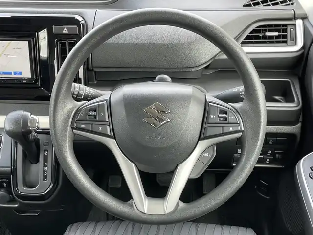 スズキ ソリオ HV MZ 道央・札幌 2024(令6)年 1.4万km ピュアホワイトP ４WD/社外メモリーナビ/AM/FM/BT/スズキセーフティサポート/衝突被害軽減ブレーキ/横滑り防止装置/レーダークルーズコントロール/レーンキープアシスト/リヤパーキングセンサー/バックカメラ/ETC/アイドリングストップ/片側パワースライドドア/前席シートヒーター/ステアリングリモコン/プッシュスタート/スマートキー/ハロゲンヘッドライト/オートライト/オートハイビーム/ヘッドライトレベライザー/電動格納ミラー/ヒーテッドドアミラー/フロアマット/レンタカー登録