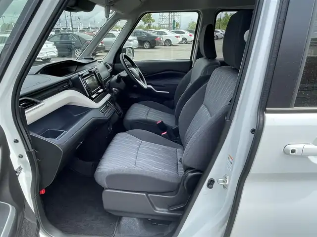 スズキ ソリオ HV MZ 道央・札幌 2024(令6)年 1.4万km ピュアホワイトP ４WD/社外メモリーナビ/AM/FM/BT/スズキセーフティサポート/衝突被害軽減ブレーキ/横滑り防止装置/レーダークルーズコントロール/レーンキープアシスト/リヤパーキングセンサー/バックカメラ/ETC/アイドリングストップ/片側パワースライドドア/前席シートヒーター/ステアリングリモコン/プッシュスタート/スマートキー/ハロゲンヘッドライト/オートライト/オートハイビーム/ヘッドライトレベライザー/電動格納ミラー/ヒーテッドドアミラー/フロアマット/レンタカー登録