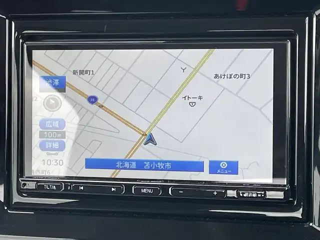 スズキ ソリオ HV MZ 道央・札幌 2024(令6)年 1.4万km ピュアホワイトP ４WD/社外メモリーナビ/AM/FM/BT/スズキセーフティサポート/衝突被害軽減ブレーキ/横滑り防止装置/レーダークルーズコントロール/レーンキープアシスト/リヤパーキングセンサー/バックカメラ/ETC/アイドリングストップ/片側パワースライドドア/前席シートヒーター/ステアリングリモコン/プッシュスタート/スマートキー/ハロゲンヘッドライト/オートライト/オートハイビーム/ヘッドライトレベライザー/電動格納ミラー/ヒーテッドドアミラー/フロアマット/レンタカー登録