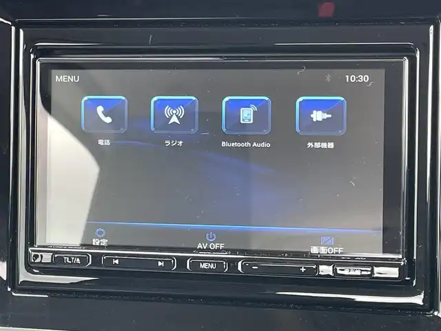 スズキ ソリオ HV MZ 道央・札幌 2024(令6)年 1.4万km ピュアホワイトP ４WD/社外メモリーナビ/AM/FM/BT/スズキセーフティサポート/衝突被害軽減ブレーキ/横滑り防止装置/レーダークルーズコントロール/レーンキープアシスト/リヤパーキングセンサー/バックカメラ/ETC/アイドリングストップ/片側パワースライドドア/前席シートヒーター/ステアリングリモコン/プッシュスタート/スマートキー/ハロゲンヘッドライト/オートライト/オートハイビーム/ヘッドライトレベライザー/電動格納ミラー/ヒーテッドドアミラー/フロアマット/レンタカー登録