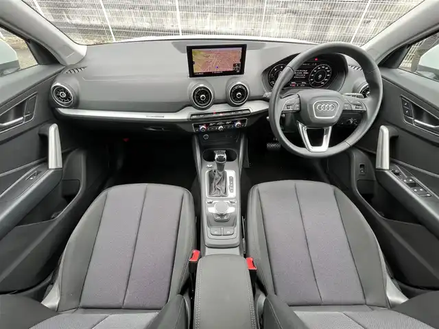 アウディ アウディ Ｑ２ 35TDIアドバンスド 静岡県 2022(令4)年 0.6万km 白 アダプティブクルーズコントロール/バーチャルコックピット/純正ナビ/（フルセグ/BT)/バックカメラ/前後PDC/電動リアゲート/シートヒーター/レーンキープアシスト/ブランドスポットアシスト/LEDヘッドライト/ETC2.0/リモコンキー/前後ドライブレコーダー/純正17インチアルミホイール