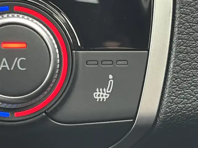 アウディ アウディ Ｑ２ 35TDIアドバンスド 静岡県 2022(令4)年 0.6万km 白 アダプティブクルーズコントロール/バーチャルコックピット/純正ナビ/（フルセグ/BT)/バックカメラ/前後PDC/電動リアゲート/シートヒーター/レーンキープアシスト/ブランドスポットアシスト/LEDヘッドライト/ETC2.0/リモコンキー/前後ドライブレコーダー/純正17インチアルミホイール
