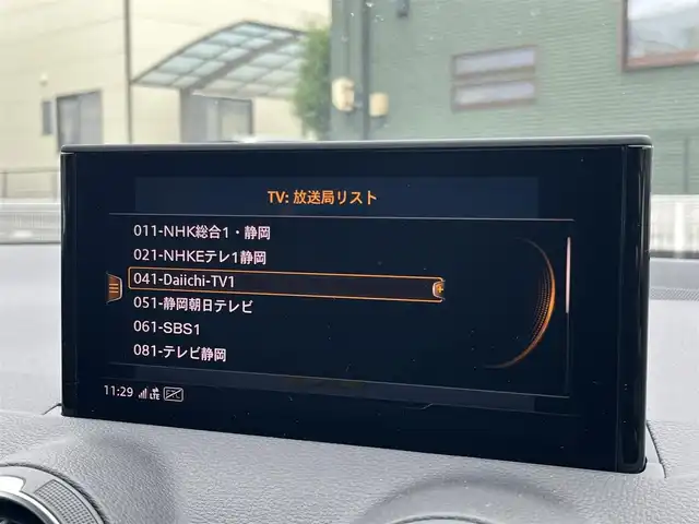 アウディ アウディ Ｑ２ 35TDIアドバンスド 静岡県 2022(令4)年 0.6万km 白 アダプティブクルーズコントロール/バーチャルコックピット/純正ナビ/（フルセグ/BT)/バックカメラ/前後PDC/電動リアゲート/シートヒーター/レーンキープアシスト/ブランドスポットアシスト/LEDヘッドライト/ETC2.0/リモコンキー/前後ドライブレコーダー/純正17インチアルミホイール