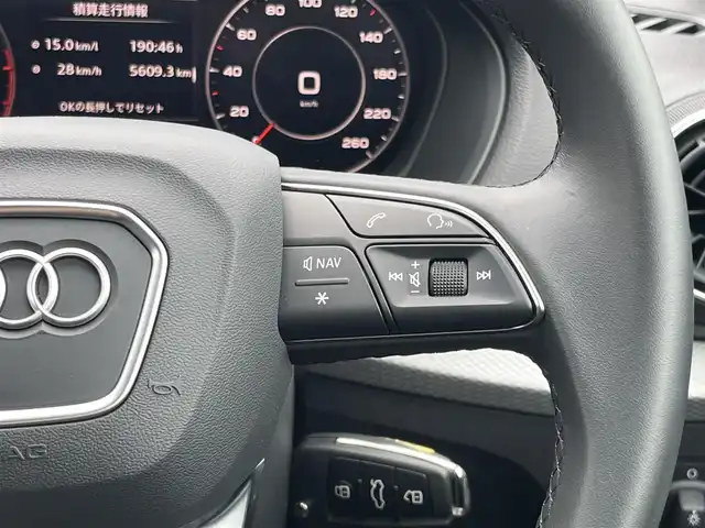 アウディ アウディ Ｑ２ 35TDIアドバンスド 静岡県 2022(令4)年 0.6万km 白 アダプティブクルーズコントロール/バーチャルコックピット/純正ナビ/（フルセグ/BT)/バックカメラ/前後PDC/電動リアゲート/シートヒーター/レーンキープアシスト/ブランドスポットアシスト/LEDヘッドライト/ETC2.0/リモコンキー/前後ドライブレコーダー/純正17インチアルミホイール