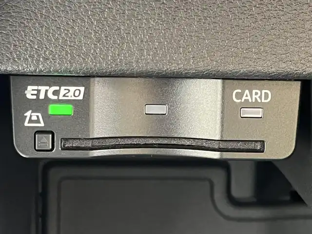 アウディ アウディ Ｑ２ 35TDIアドバンスド 静岡県 2022(令4)年 0.6万km 白 アダプティブクルーズコントロール/バーチャルコックピット/純正ナビ/（フルセグ/BT)/バックカメラ/前後PDC/電動リアゲート/シートヒーター/レーンキープアシスト/ブランドスポットアシスト/LEDヘッドライト/ETC2.0/リモコンキー/前後ドライブレコーダー/純正17インチアルミホイール