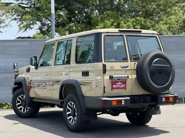 トヨタ ランドクルーザー AX 三重県 2025(令7)年 0.2万km ベージュ ワンオーナー/OPモデリスタストライプテープ/セーフティセンス/デュアルモードオートマチックロッキングハブ付パートタイム4WD/電動デフロック(フロント/リア) /バックモニター内蔵自動防眩インナーミラー/クルーズコントロール/合成/ファブリックコンビシート/carozzeriaオーディオ/ETC/純正16インチアルミホイール/LEDヘッドランプ/・オートライト/オートマチックハイビーム/キーレスエントリー/スペアキー×1/新車時保証書/取扱説明書
