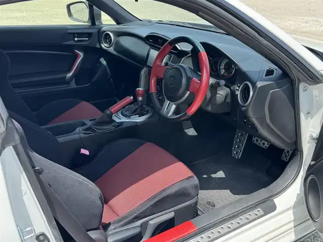 トヨタ ８６ GT 兵庫県 2012(平24)年 2.9万km サテンホワイトパール TOM`Sスーパーチャージャー/TOM`Sエアロ(S/RU/RW)/TOM`S車高調/チームネッツフロントエアロ/チームネッツマフラー/モデリスタ18インチAW/純正ナビ/フルセグTV/Bluetooth接続可/DVD再生可/バックカメラ