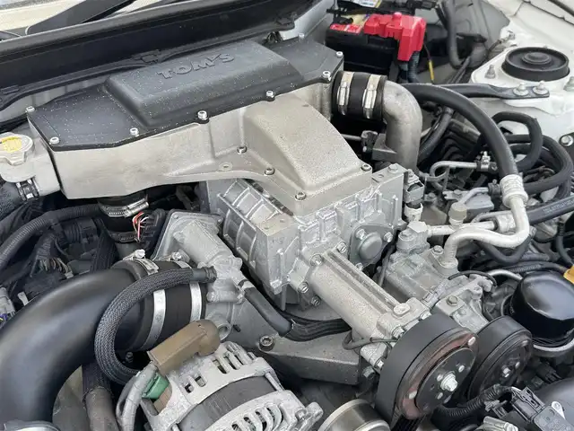 トヨタ ８６ GT 兵庫県 2012(平24)年 2.9万km サテンホワイトパール TOM`Sスーパーチャージャー/TOM`Sエアロ(S/RU/RW)/TOM`S車高調/チームネッツフロントエアロ/チームネッツマフラー/モデリスタ18インチAW/純正ナビ/フルセグTV/Bluetooth接続可/DVD再生可/バックカメラ