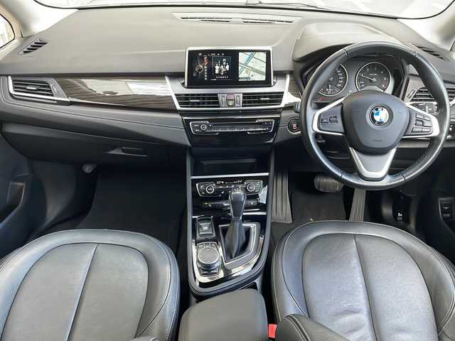ＢＭＷ ２１８ｄ アクティブツアラー ラグジュアリー 愛知県 2017(平29)年 3万km アルピンホワイトⅢ ワンオーナー/禁煙車/純正ナビ/バックカメラ/パワーバックドア/ETC/フルセグTV・Bluetooth・CD・DVD・USB/Music コレクション・AUX・AM・FM/レザーシート/運転席助手席パワーシート/運転席助手席シートヒーター/革巻きステアリング/フロアマット/LEDヘッドライト/オートライト/フロント・リヤフォグランプ/クルーズコントロール/アイドリングストップ/衝突警告/ECO PROモード/プッシュスタート/スマートキー/イモビライザー/スペアキー1本/新車保証書/取扱説明書