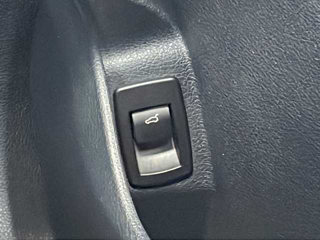 ＢＭＷ ２１８ｄ アクティブツアラー ラグジュアリー 愛知県 2017(平29)年 3万km アルピンホワイトⅢ ワンオーナー/禁煙車/純正ナビ/バックカメラ/パワーバックドア/ETC/フルセグTV・Bluetooth・CD・DVD・USB/Music コレクション・AUX・AM・FM/レザーシート/運転席助手席パワーシート/運転席助手席シートヒーター/革巻きステアリング/フロアマット/LEDヘッドライト/オートライト/フロント・リヤフォグランプ/クルーズコントロール/アイドリングストップ/衝突警告/ECO PROモード/プッシュスタート/スマートキー/イモビライザー/スペアキー1本/新車保証書/取扱説明書