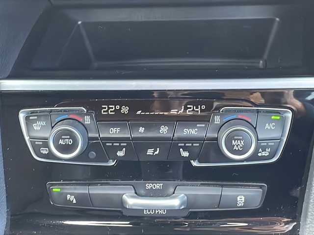 ＢＭＷ ２１８ｄ アクティブツアラー ラグジュアリー 愛知県 2017(平29)年 3万km アルピンホワイトⅢ ワンオーナー/禁煙車/純正ナビ/バックカメラ/パワーバックドア/ETC/フルセグTV・Bluetooth・CD・DVD・USB/Music コレクション・AUX・AM・FM/レザーシート/運転席助手席パワーシート/運転席助手席シートヒーター/革巻きステアリング/フロアマット/LEDヘッドライト/オートライト/フロント・リヤフォグランプ/クルーズコントロール/アイドリングストップ/衝突警告/ECO PROモード/プッシュスタート/スマートキー/イモビライザー/スペアキー1本/新車保証書/取扱説明書