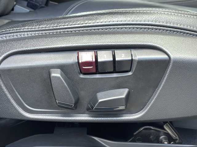 ＢＭＷ ２１８ｄ アクティブツアラー ラグジュアリー 愛知県 2017(平29)年 3万km アルピンホワイトⅢ ワンオーナー/禁煙車/純正ナビ/バックカメラ/パワーバックドア/ETC/フルセグTV・Bluetooth・CD・DVD・USB/Music コレクション・AUX・AM・FM/レザーシート/運転席助手席パワーシート/運転席助手席シートヒーター/革巻きステアリング/フロアマット/LEDヘッドライト/オートライト/フロント・リヤフォグランプ/クルーズコントロール/アイドリングストップ/衝突警告/ECO PROモード/プッシュスタート/スマートキー/イモビライザー/スペアキー1本/新車保証書/取扱説明書