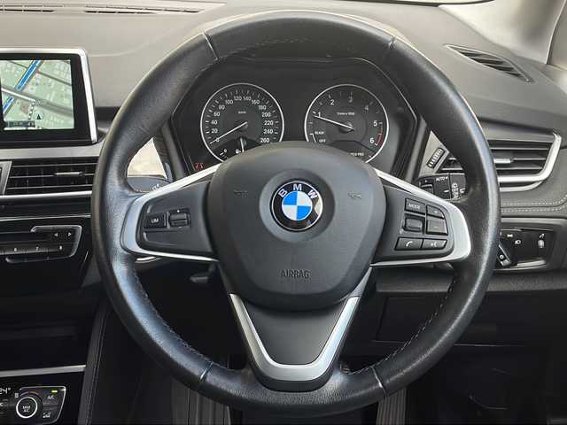 ＢＭＷ ２１８ｄ アクティブツアラー ラグジュアリー 愛知県 2017(平29)年 3万km アルピンホワイトⅢ ワンオーナー/禁煙車/純正ナビ/バックカメラ/パワーバックドア/ETC/フルセグTV・Bluetooth・CD・DVD・USB/Music コレクション・AUX・AM・FM/レザーシート/運転席助手席パワーシート/運転席助手席シートヒーター/革巻きステアリング/フロアマット/LEDヘッドライト/オートライト/フロント・リヤフォグランプ/クルーズコントロール/アイドリングストップ/衝突警告/ECO PROモード/プッシュスタート/スマートキー/イモビライザー/スペアキー1本/新車保証書/取扱説明書