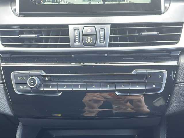 ＢＭＷ ２１８ｄ アクティブツアラー ラグジュアリー 愛知県 2017(平29)年 3万km アルピンホワイトⅢ ワンオーナー/禁煙車/純正ナビ/バックカメラ/パワーバックドア/ETC/フルセグTV・Bluetooth・CD・DVD・USB/Music コレクション・AUX・AM・FM/レザーシート/運転席助手席パワーシート/運転席助手席シートヒーター/革巻きステアリング/フロアマット/LEDヘッドライト/オートライト/フロント・リヤフォグランプ/クルーズコントロール/アイドリングストップ/衝突警告/ECO PROモード/プッシュスタート/スマートキー/イモビライザー/スペアキー1本/新車保証書/取扱説明書