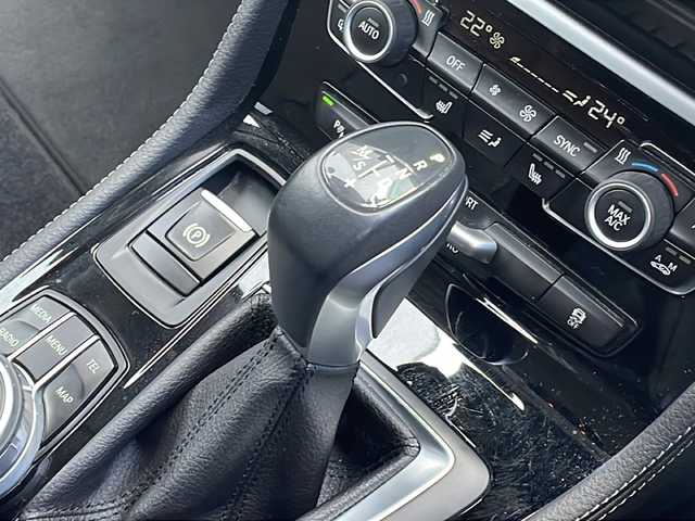 ＢＭＷ ２１８ｄ アクティブツアラー ラグジュアリー 愛知県 2017(平29)年 3万km アルピンホワイトⅢ ワンオーナー/禁煙車/純正ナビ/バックカメラ/パワーバックドア/ETC/フルセグTV・Bluetooth・CD・DVD・USB/Music コレクション・AUX・AM・FM/レザーシート/運転席助手席パワーシート/運転席助手席シートヒーター/革巻きステアリング/フロアマット/LEDヘッドライト/オートライト/フロント・リヤフォグランプ/クルーズコントロール/アイドリングストップ/衝突警告/ECO PROモード/プッシュスタート/スマートキー/イモビライザー/スペアキー1本/新車保証書/取扱説明書