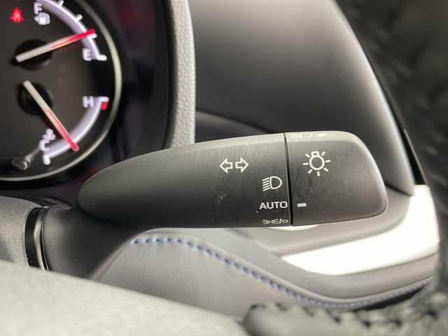 トヨタ ヴォクシー S－Z 千葉県 2023(令5)年 2.8万km グリッターブラックガラスフレーク セーフティセンス/・プリクラッシュセーフティ/・レーンディパーチャー/・オートマチックハイビーム/・レーントレーシングアラート/・レーダークルーズコントロール/・発信遅れ告知機能/純正8インチディスプレイオーディオ/・Bluetooth接続/・Miracast/・バックカメラ/両側パワースライドドア/ハーフレザーシート/ビルトインETC/スマートキー