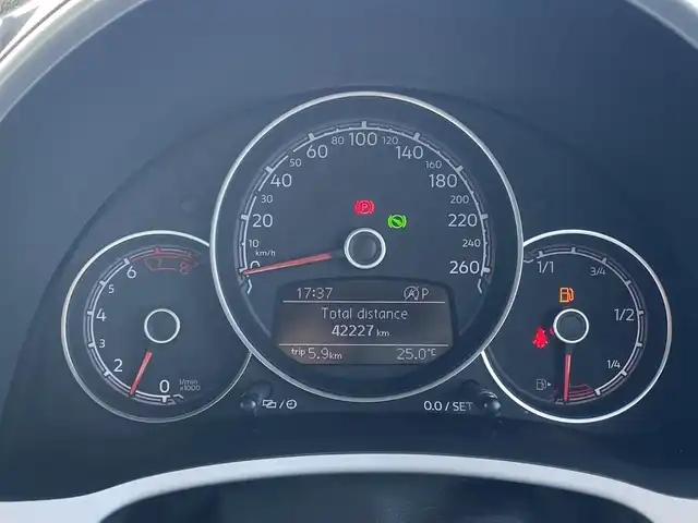 フォルクスワーゲン ザ・ビートル Rライン 福岡県 2018(平30)年 4.3万km ディープブラックパールエフェクト ・クルーズコントロール/・純正メモリーナビ/USB/Bluetooth/CD/DVD/・バックカメラ/・フルセグ/・ETC/・純正18AW/・プッシュスタート/・パーキングアシスト/・アイドリングストップ/・スマートキー/・オートライト/・パドルシフト